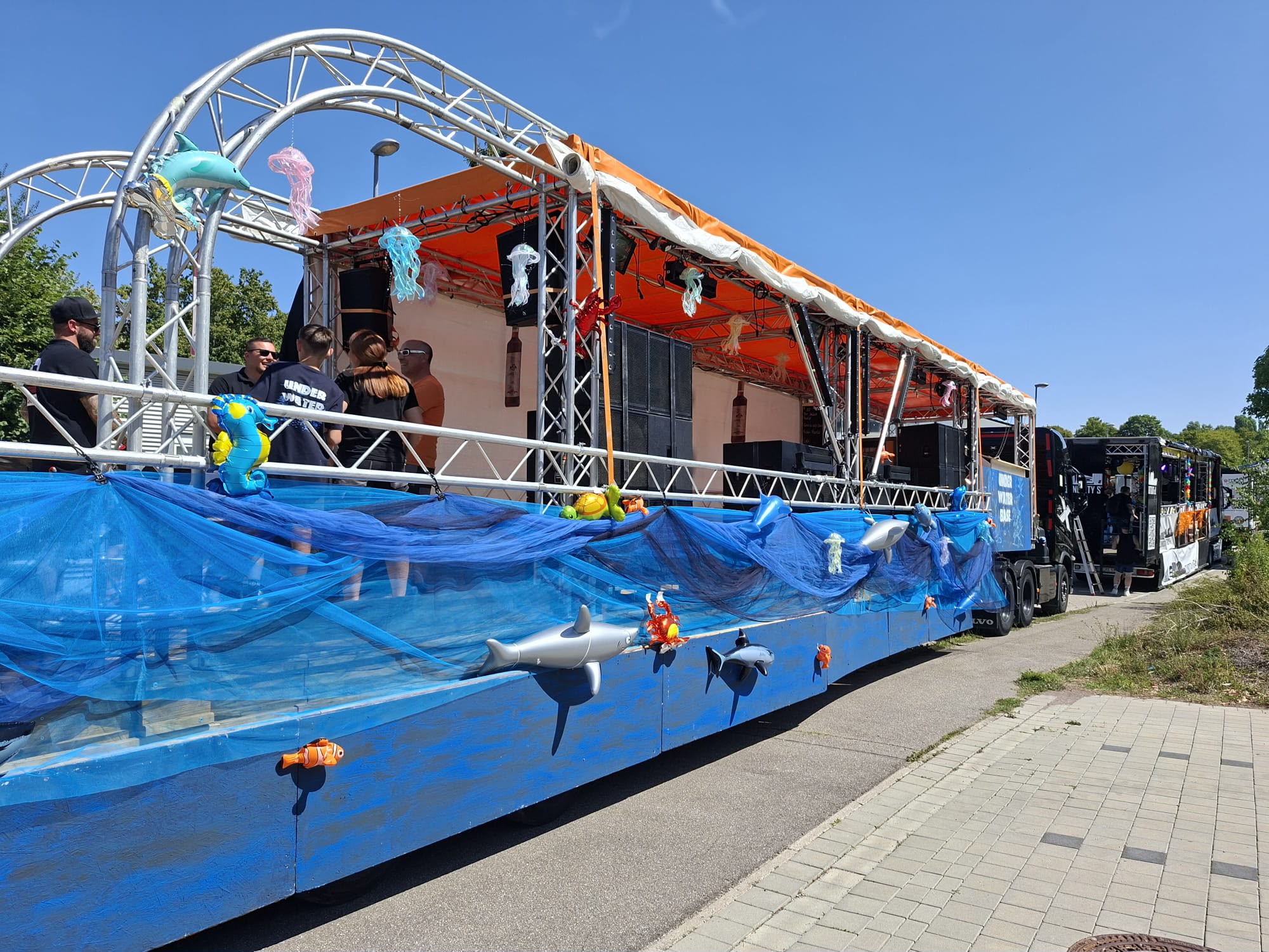 Truck #5 „Under Water Base“ mit Delfin-Deko